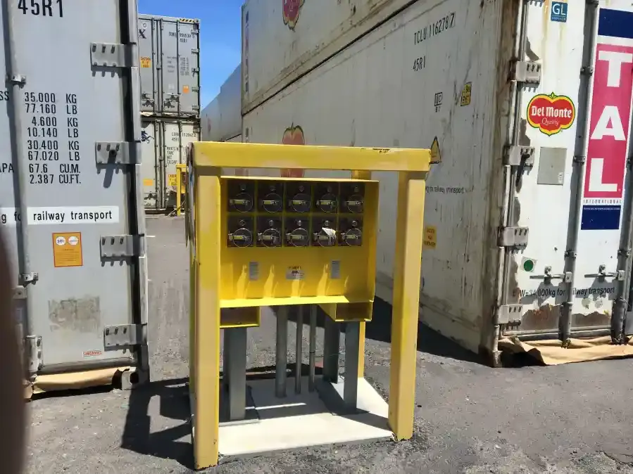 Reefer power outlets
